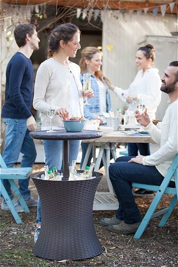 Keter Cool Bar in action