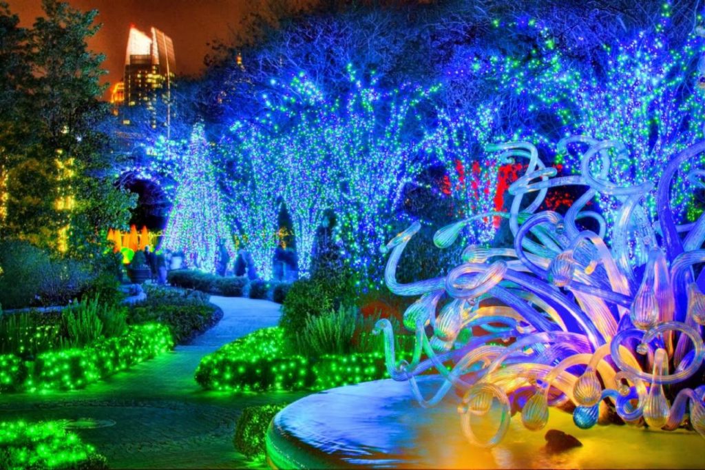 Psychedelic Lights and Chihuly at Atlanta Botanical Gardens. Source: GreatAmericanCountry